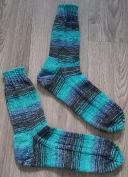 Unikat! Handgestrickte Socken Größe 42/43
